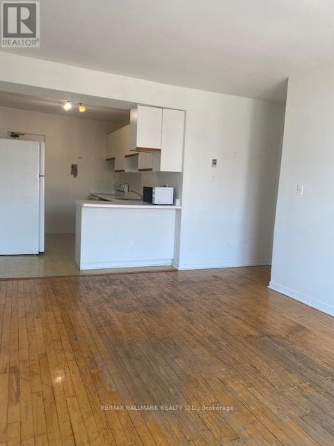 129 Danforth Ave in Toronto, ON - Building Photo - Building Photo