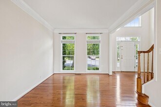 44217 Navajo Dr in Ashburn, VA - Building Photo - Building Photo