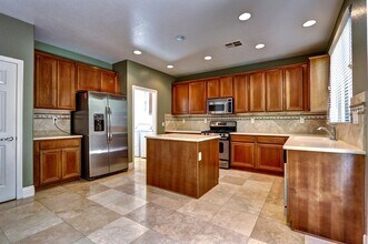 6807 Pleasantville Ct in Las Vegas, NV - Foto de edificio - Building Photo