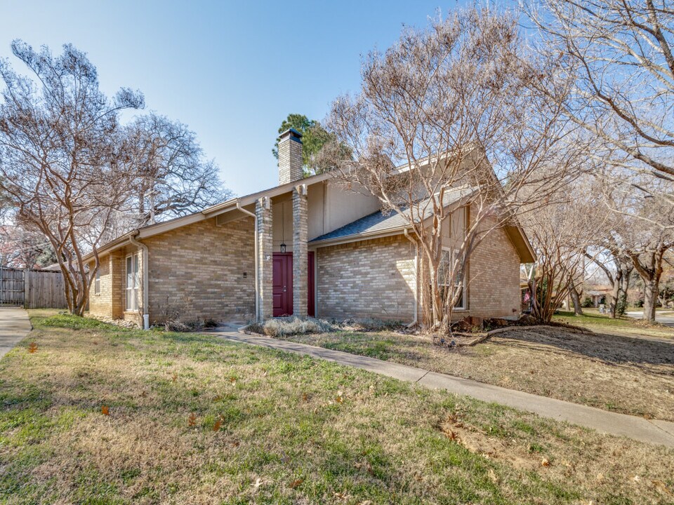 412 Rivervalley Ct in Arlington, TX - Building Photo