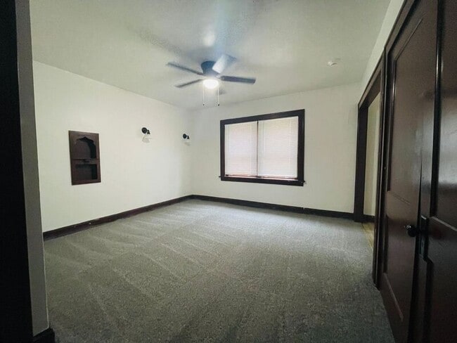701 W Maple Ave in Independence, MO - Building Photo - Building Photo