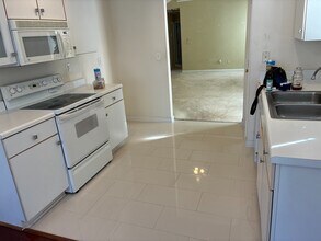 Room in House on Klondike River Rd in Stonecrest, GA - Foto de edificio - Building Photo