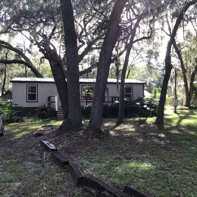 108 Sandy Beach Ln in Hawthorne, FL - Building Photo - Building Photo