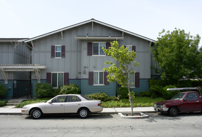 3472-3486 Rolison Rd in Redwood City, CA - Building Photo - Building Photo