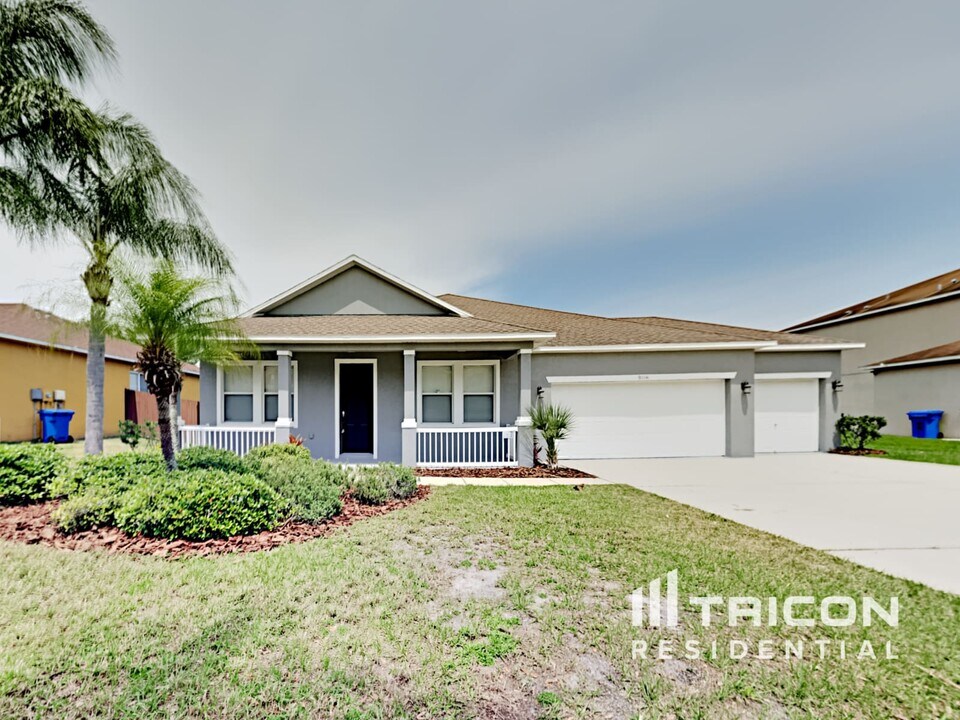 9114 Kentucky Day Ct in Gibsonton, FL - Building Photo
