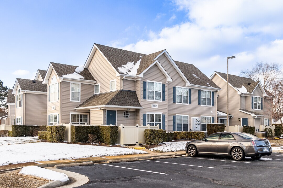 Buckner Woods in Virginia Beach, VA - Building Photo