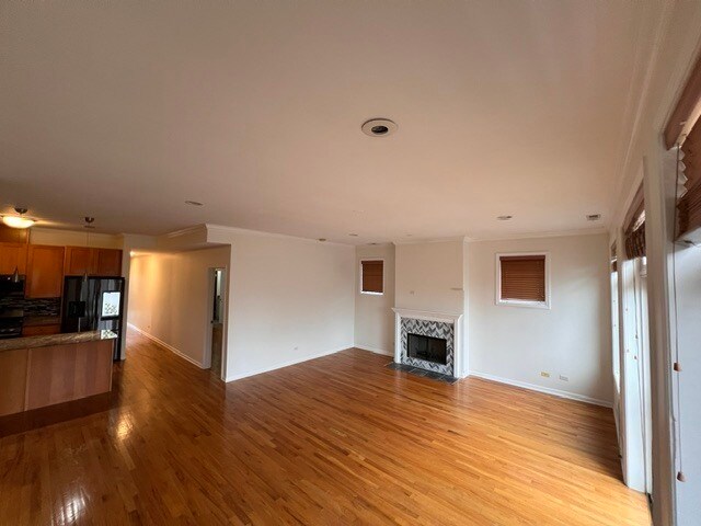 633 E Bowen Ave in Chicago, IL - Building Photo - Building Photo