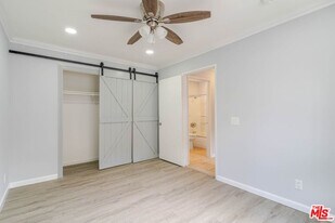 10900 Blix St in Los Angeles, CA - Building Photo