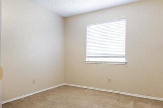 6329 N Park Dr in Watauga, TX - Building Photo - Building Photo