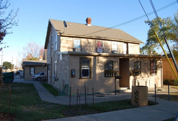 230 N Central Ave in Lodi, CA - Foto de edificio