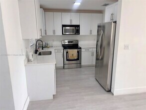 3361 NW 5th Pl in Fort Lauderdale, FL - Building Photo - Building Photo
