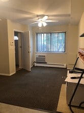 24207-1 Jamaica Ave, Unit 1st Floor in Bellerose, NY - Foto de edificio - Building Photo