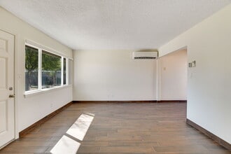 737 E Brockton Ave in Redlands, CA - Foto de edificio - Building Photo