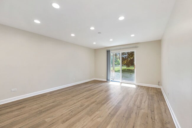 940 Beau Dr in Des Plaines, IL - Building Photo - Building Photo