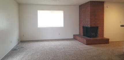 7116 Ming Ave in Bakersfield, CA - Building Photo - Building Photo