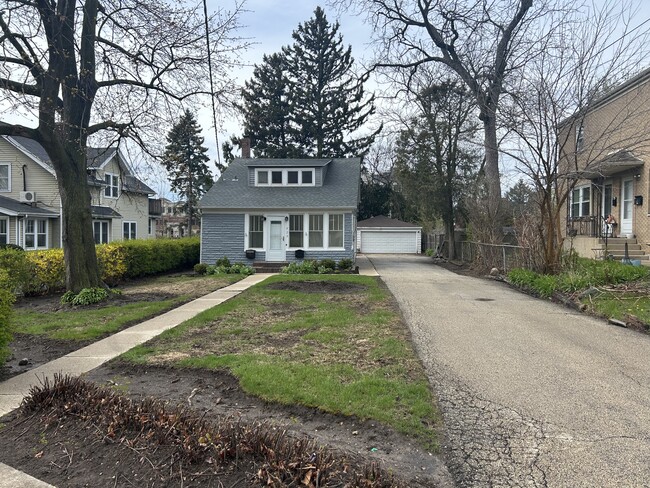property at 823 Deerfield Rd