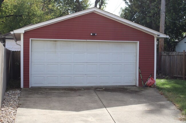 8211 Brinsmade Ave in Cleveland, OH - Building Photo - Building Photo