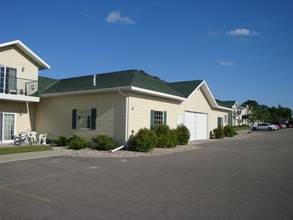 Meadows Edge Apartments in Detroit Lakes, MN - Foto de edificio - Building Photo