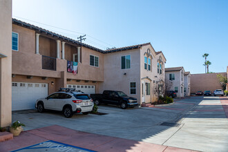 Newport Villas in Costa Mesa, CA - Building Photo - Building Photo