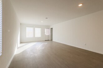 609 Craven St in Montgomery, TX - Building Photo - Building Photo