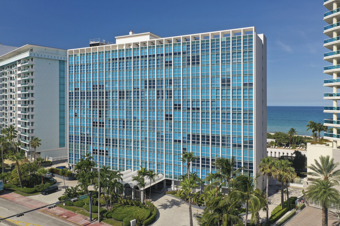 Crystal House in Miami Beach, FL - Building Photo