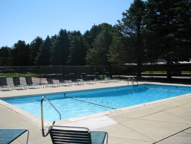 Pines West Apartments in Portage, MI - Building Photo - Building Photo