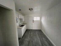 7819 Glass St photo'