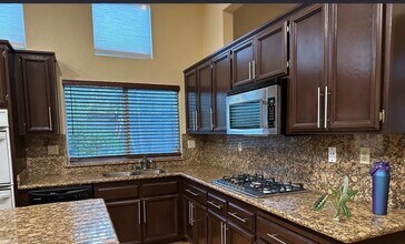 351 Seaton Dr in Folsom, CA - Building Photo - Building Photo