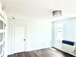 804 Main St in West Warwick, RI - Building Photo - Building Photo