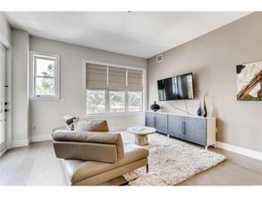 2200 S University Blvd, Unit 310 in Denver, CO - Foto de edificio - Building Photo