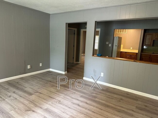 825 S Cherokee St in Girard, KS - Building Photo - Building Photo