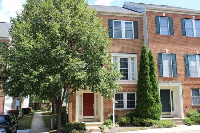 910 Harrison Cir in Alexandria, VA - Building Photo - Building Photo