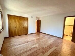 7303 Glouchester Dr in Edina, MN - Building Photo - Building Photo