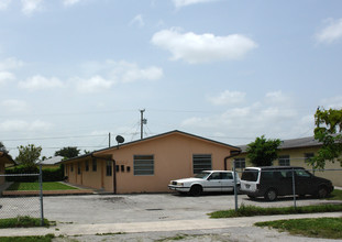 6024 Buchanan St in Hollywood, FL - Building Photo - Building Photo