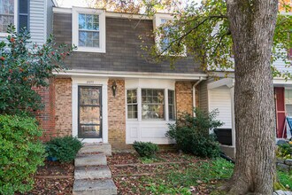 8653 Bent Arrow Ct in Springfield, VA - Building Photo - Building Photo