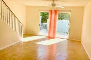 6262 Riverwalk Ln in Jupiter, FL - Building Photo