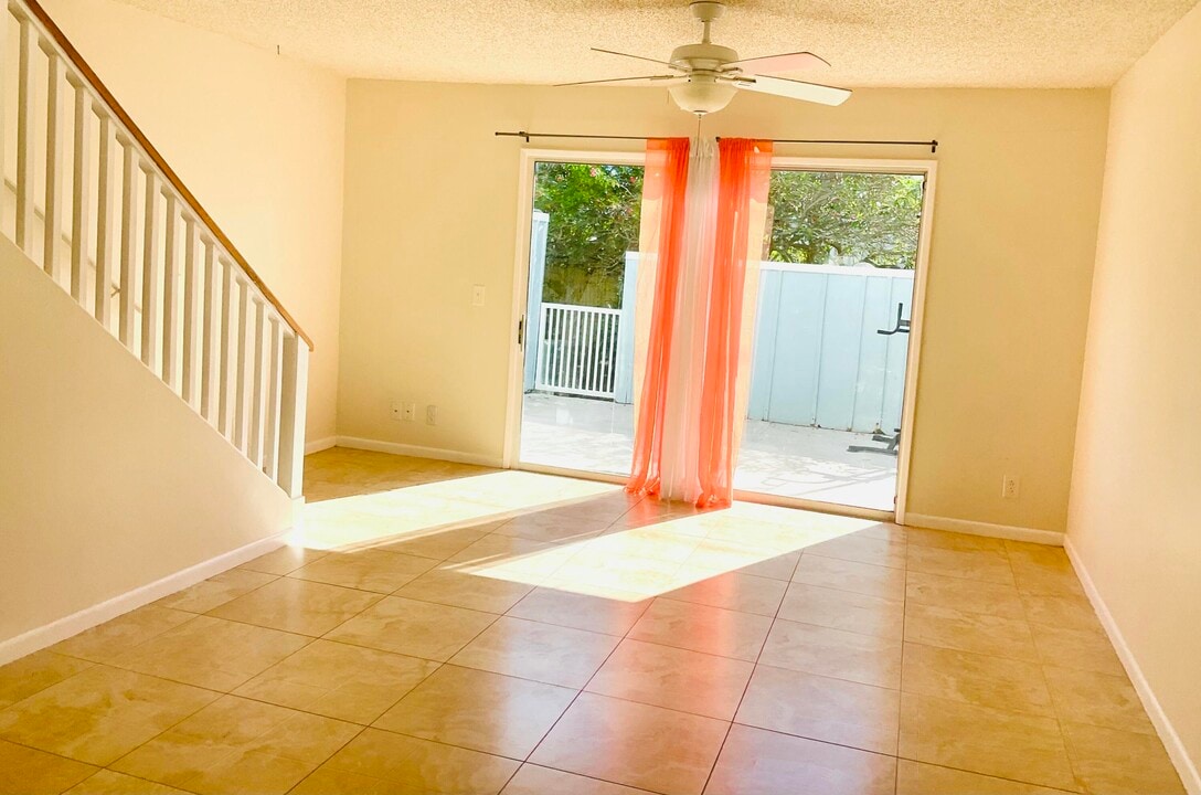 6262 Riverwalk Ln in Jupiter, FL - Building Photo