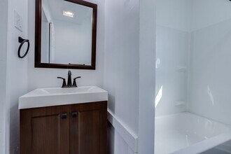 826 E Warrington Ave, Unit Apt 2 in Pittsburgh, PA - Foto de edificio - Building Photo