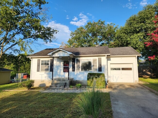 property at 1009 Hillside Dr