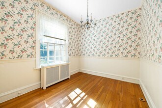 30 Cheswick Rd in Auburndale, MA - Foto de edificio - Building Photo