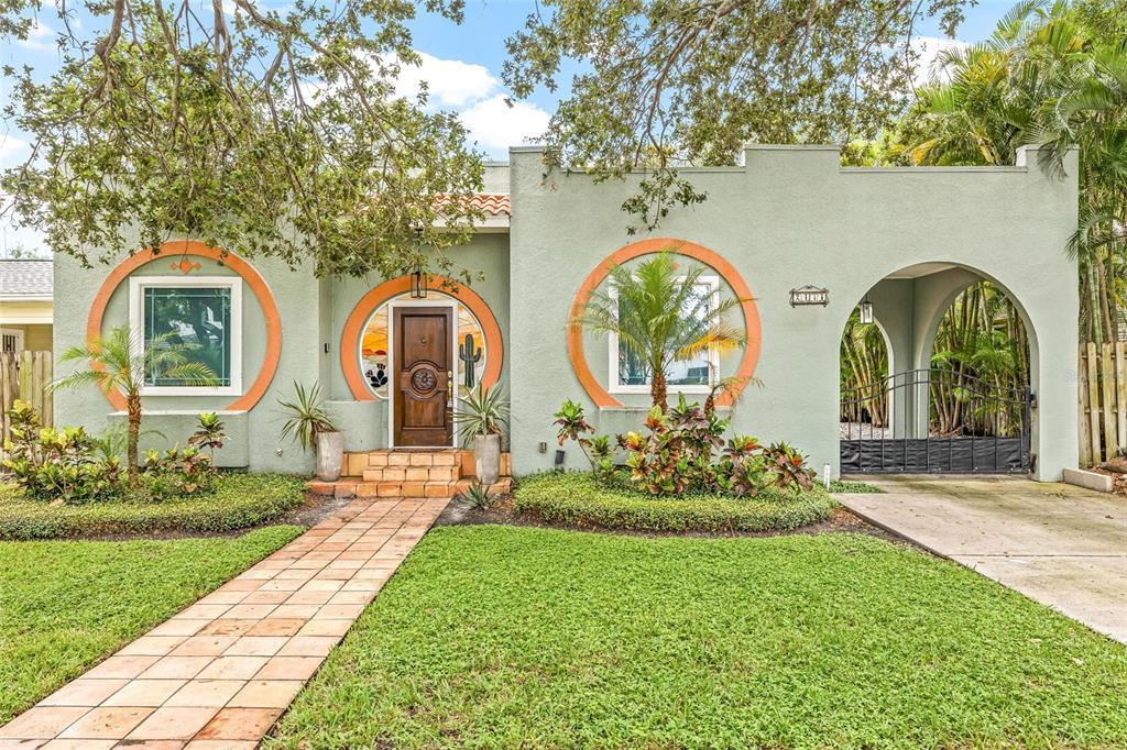 2434 W Prospect Rd in Tampa, FL - Building Photo