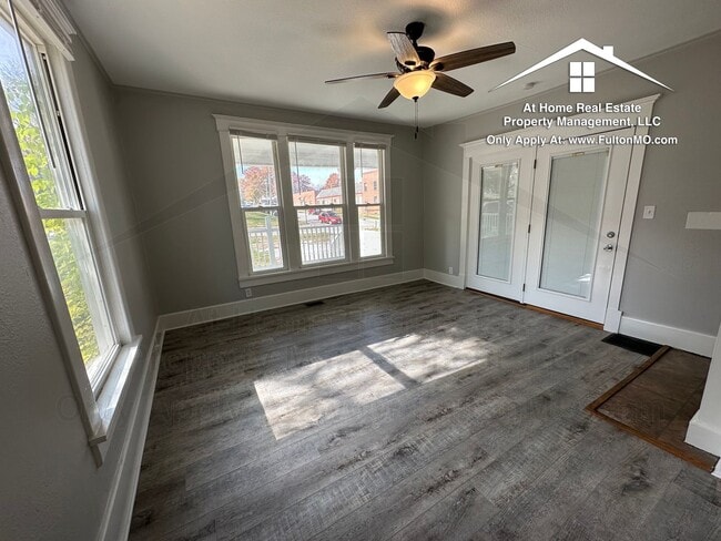 property at 1016 N Bluff St