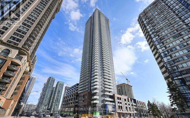 430-4430 Square One Dr in Mississauga, ON - Building Photo - Building Photo