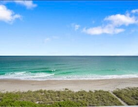 4160 NE Breakwater Dr in Jensen Beach, FL - Foto de edificio - Building Photo