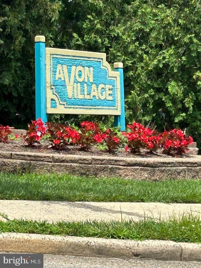 property at 8-8-z-8 Avon Dr