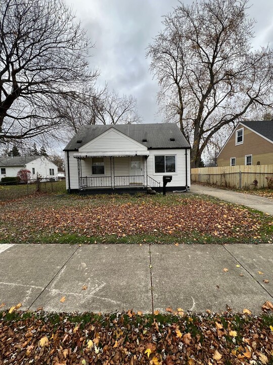 23556 Lawson Ave in Warren, MI - Foto de edificio