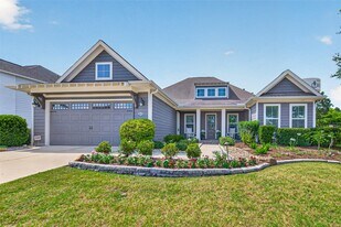 2072 Laurie Darlin Dr in Conroe, TX - Building Photo