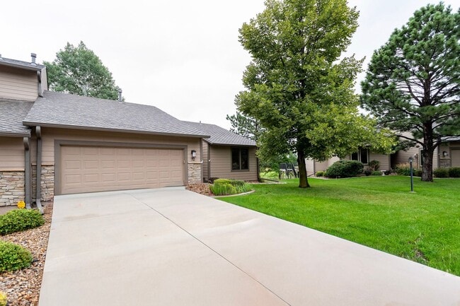 property at 72 Woodbridge Dr