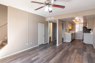 Santa Cruz Apartments in El Paso, TX - Building Photo - Interior Photo