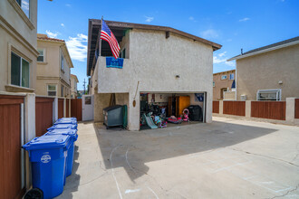 210 S Lucia Ave in Redondo Beach, CA - Building Photo - Building Photo